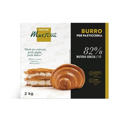 Opakowanie 2 kg Master Martini Masło do ciast, 82% tłuszczu, z rogalikiem i ciastem francuskim z kremem.
