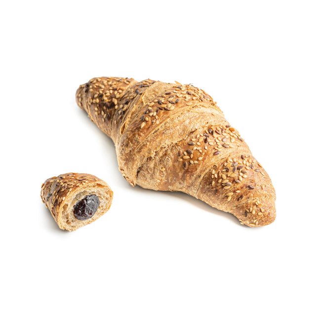 Wielozbożowy croissant posypany sezamem, z mniejszym kawałkiem przekrojonym, ukazującym nadzienie z czekolady deserowej.