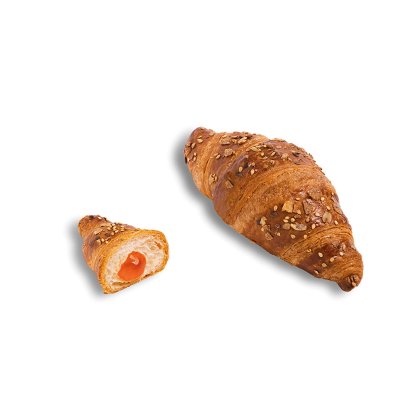 Dwa wielozbożowe croissanty z nadzieniem morelowym, jeden cały i jeden przekrojony na pół, na białym tle.