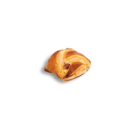 Złocisty mini croissant z odrobiną czerwonego nadzienia z konfitury, na białym tle.