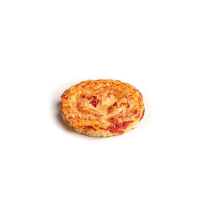 Okrągła mini pizza z roztopionym serem i sosem pomidorowym, zarumienione brzegi, na białym tle.