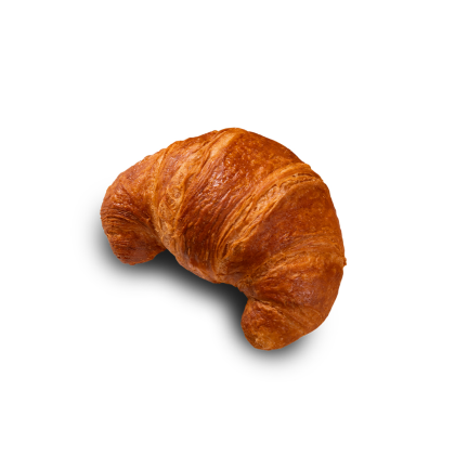 Złocisty, wygięty croissant z listkowymi, błyszczącymi warstwami na białym tle.